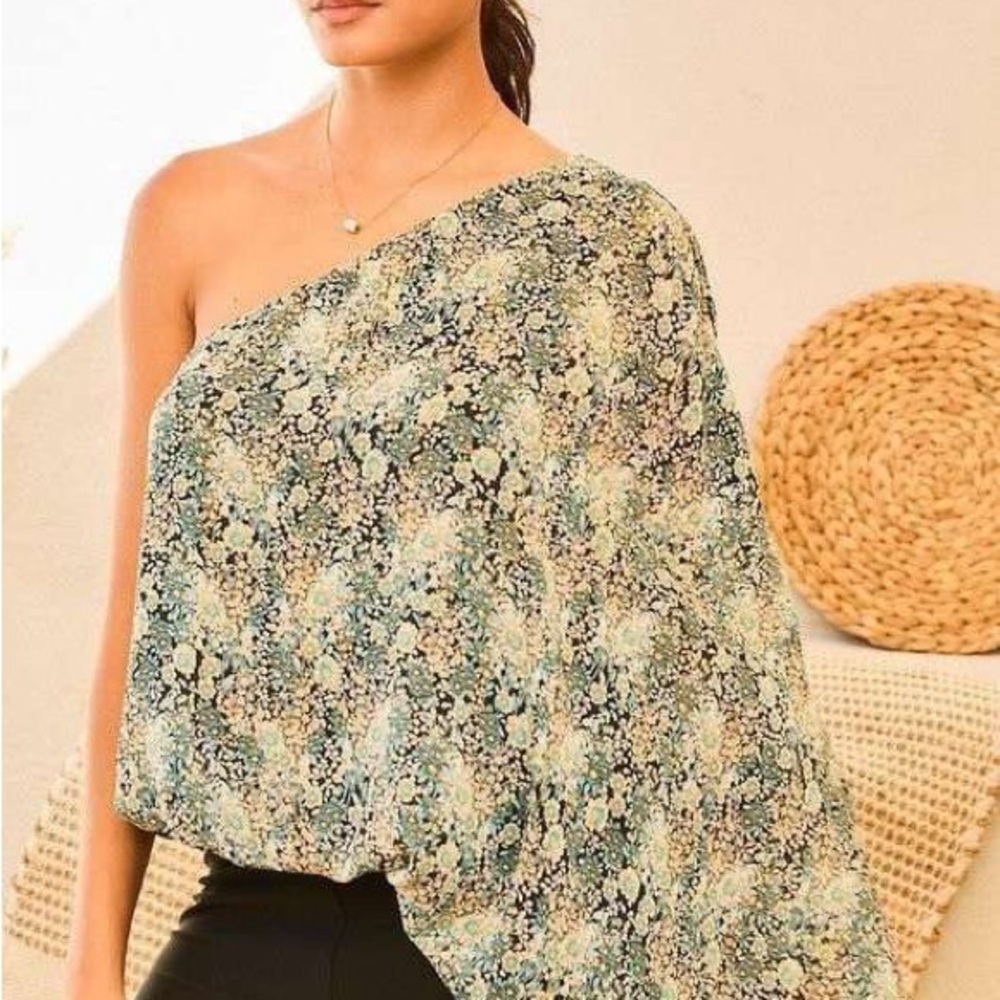 Floral Elegance Bubble Sleeve Blouse